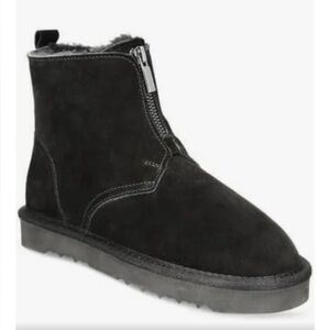 Bootie similar to Uggs. Style and Co. Blue suede, size 6!​​​